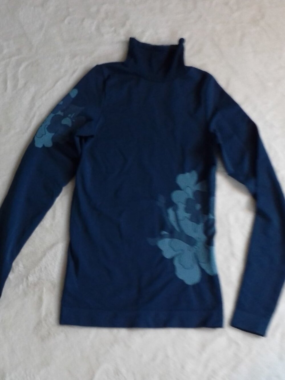 ATHLETA SIZE S TURTLENECK WITH FLOWER DESIGN